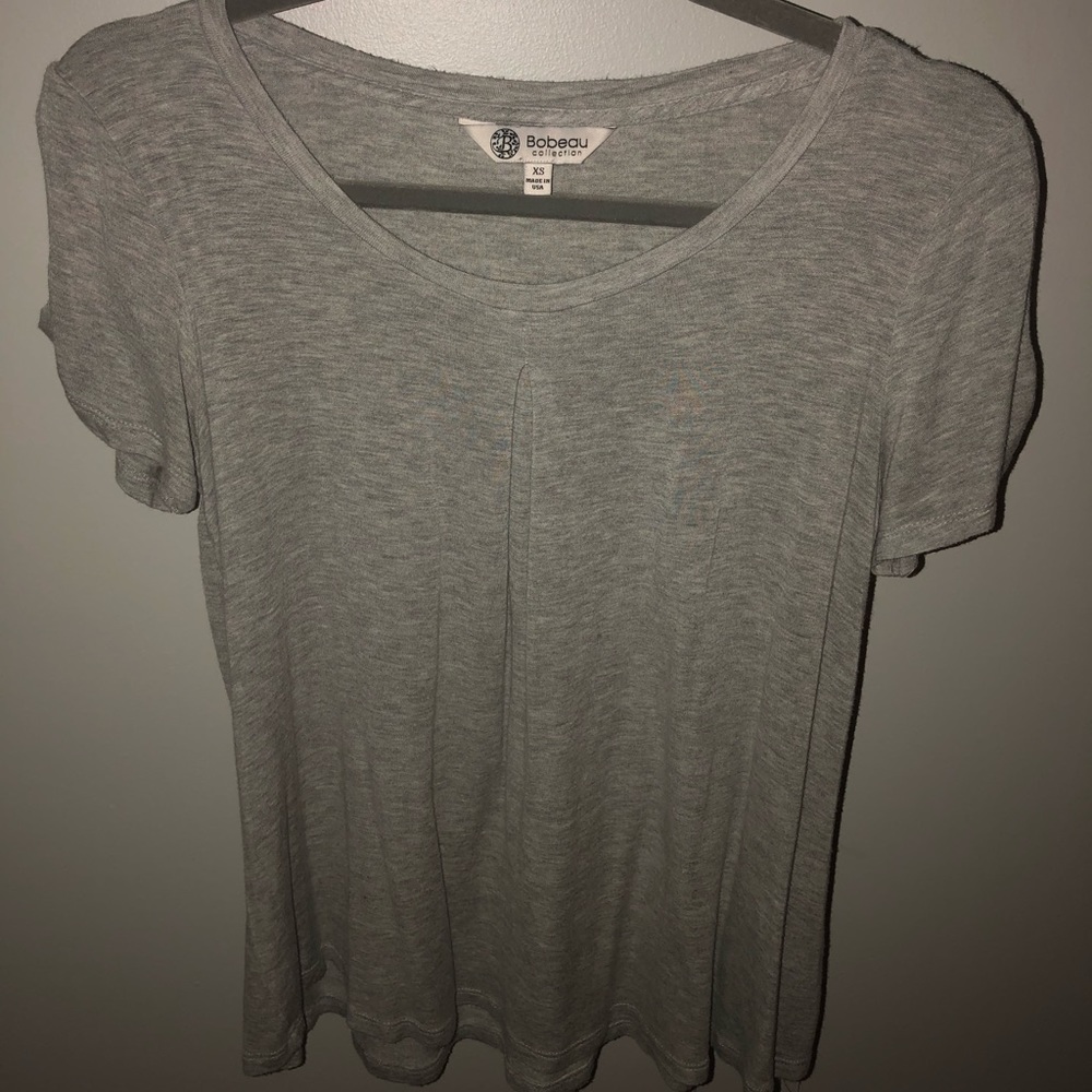 Gray short sleeve shirt
